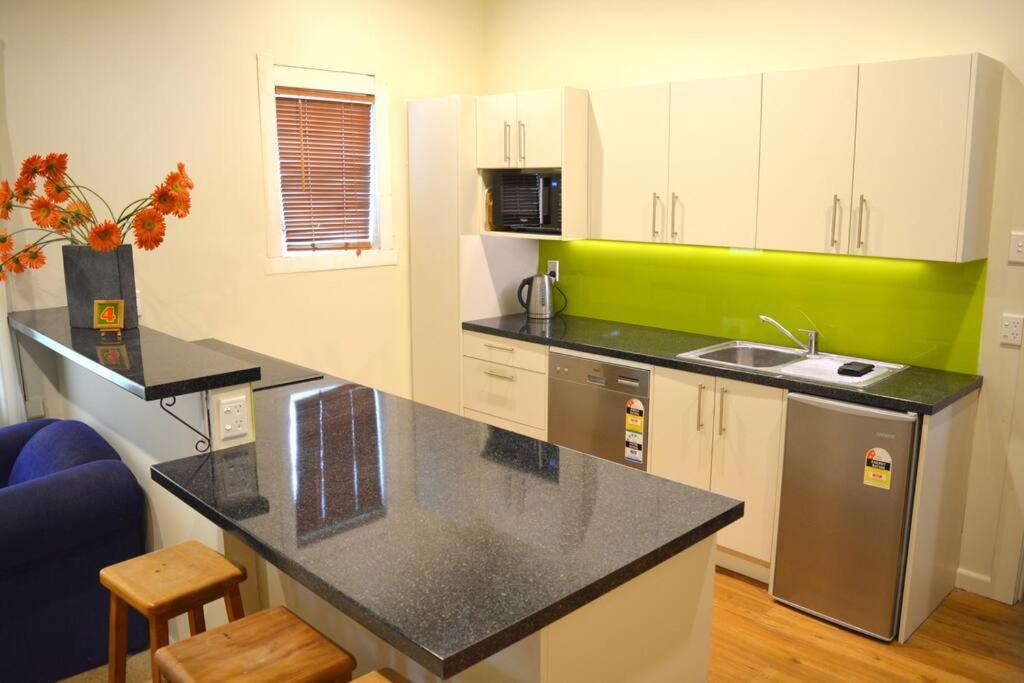 Riverlea Cottage - Cosy, Comfy, Quiet, Central Таумаруни Экстерьер фото