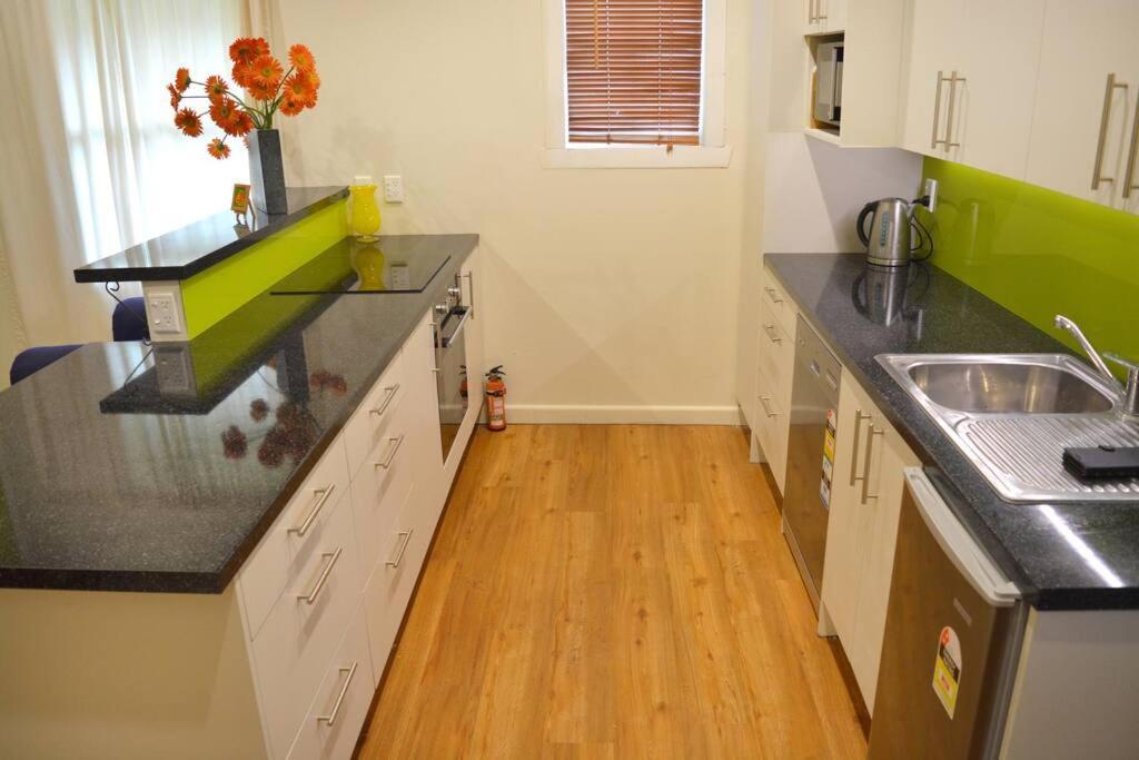 Riverlea Cottage - Cosy, Comfy, Quiet, Central Таумаруни Экстерьер фото